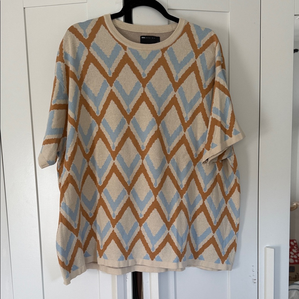 Geometric Patterned short sleeve Sweater in Blue and Tan